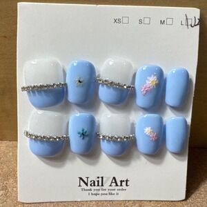 Blue Bloom Nail Set – Pastel Split Design with Floral Accents Large
